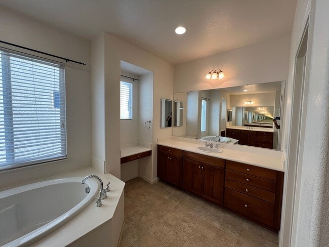 Building Photo - 2553 Acapulco Way