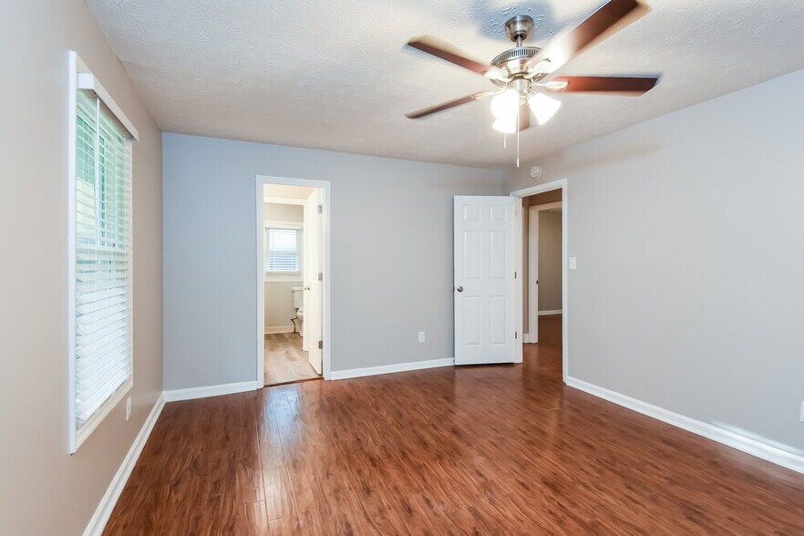 Building Photo - 4371 S Landing Dr