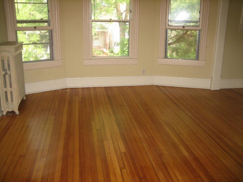 Living Room w/Bay Windows - 415 W Doty St