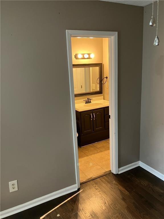 Building Photo - 1215 Oak Forest Ct SW