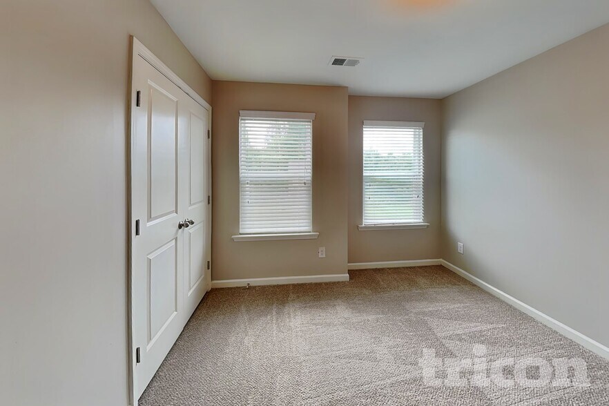 Building Photo - 2292 Shady Dr