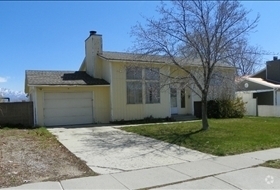 Building Photo - Updated 3 Bd. Office. Walk-Out Basement