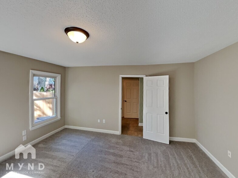 Building Photo - 3203 Whitaker Ct NW