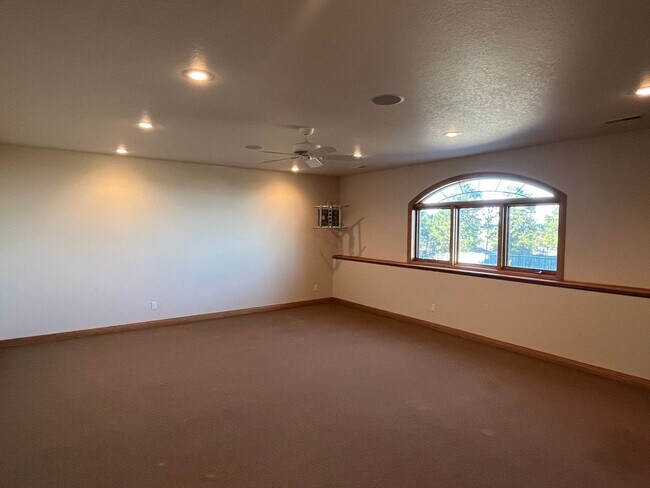 Building Photo - Beautiful Five-Bedroom, Three-Bathroom Home for Rent