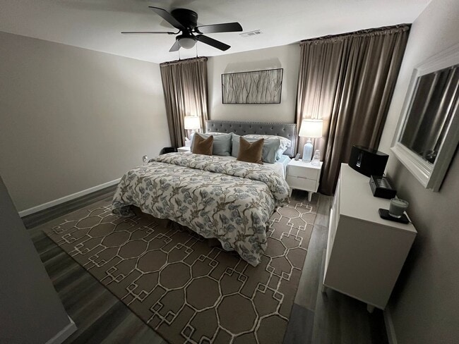 Building Photo - beautiful updated large home