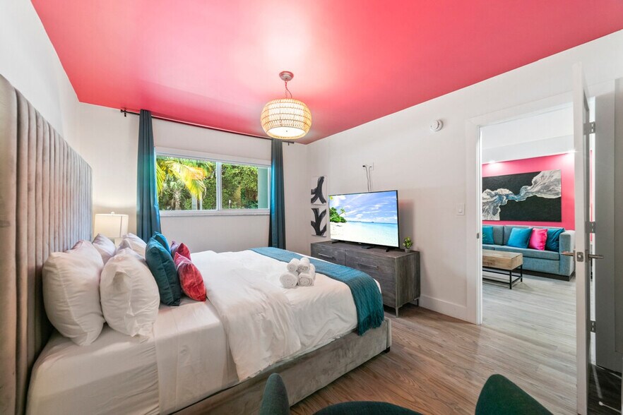 Building Photo - 365 N Ocean Blvd