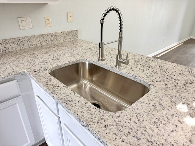 Building Photo - Paloma 2BR/2.5BA Townhome!