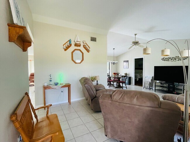 Building Photo - SOUTH GULF COVE-WATERFRONT POOL HOME!