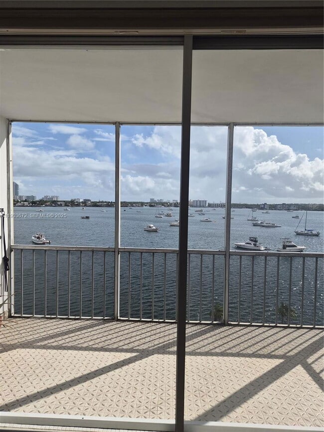 Building Photo - 2910 Point E Dr