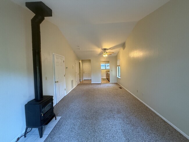 Building Photo - 488 Dogwood Dr