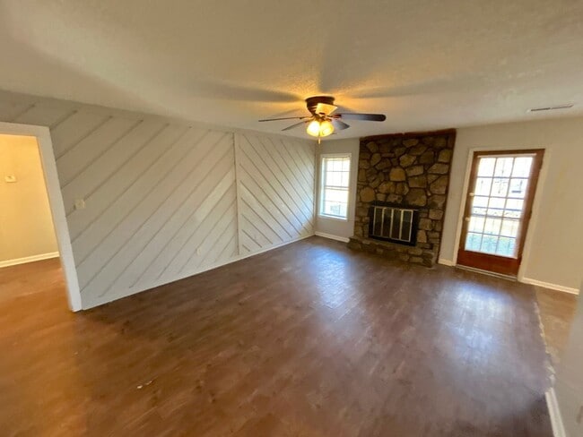 Building Photo - 6234 Midsummer Way