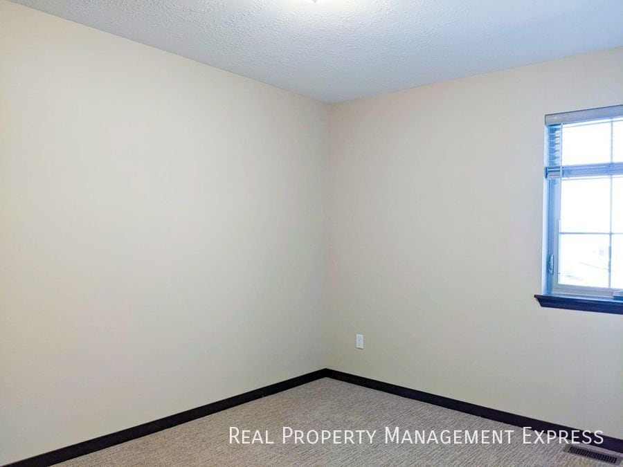Building Photo - 9617 W Broek Dr