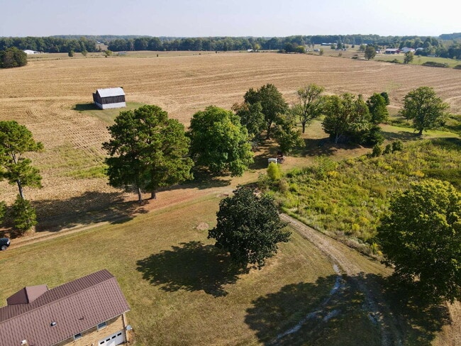 Building Photo - 3BR/2BA Home in Springfield surrounded by ...