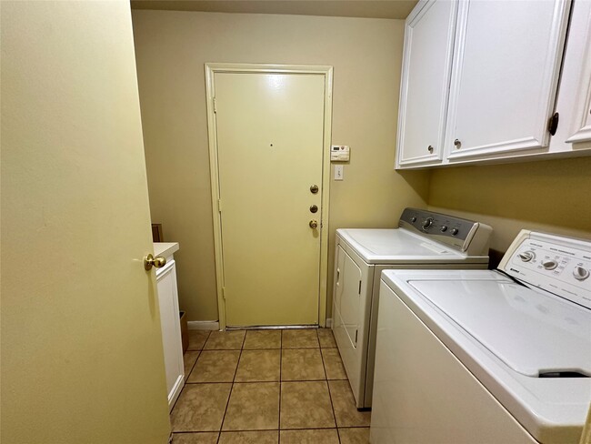 Building Photo - 1937 Arcadia Dr