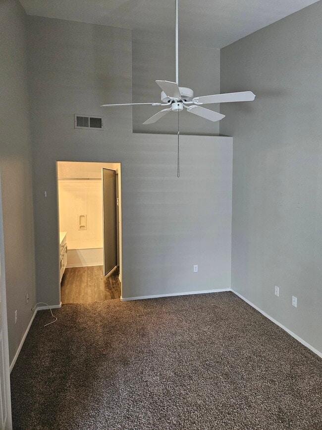 Building Photo - 7520 E Earll Dr