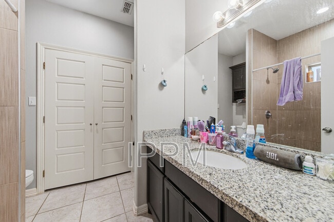 Building Photo - 24068 Westfield Dr