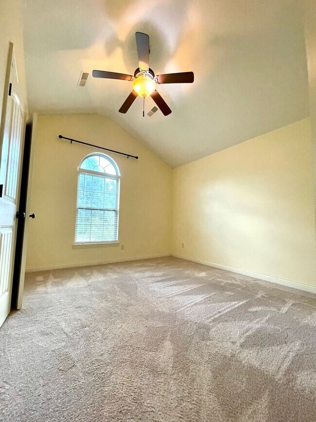 Building Photo - 3 Bedroom Ranch-Style Home in West Columbia