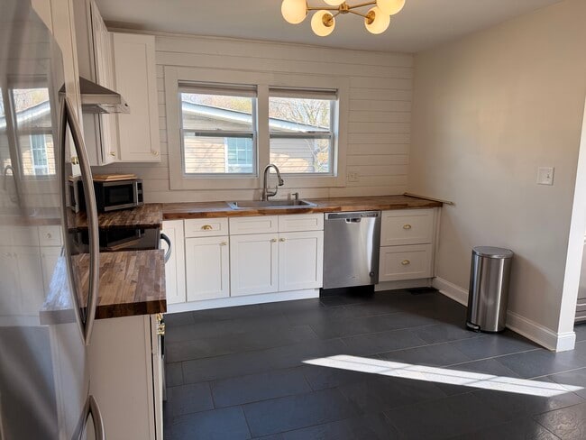 Building Photo - 822 Radford Pl