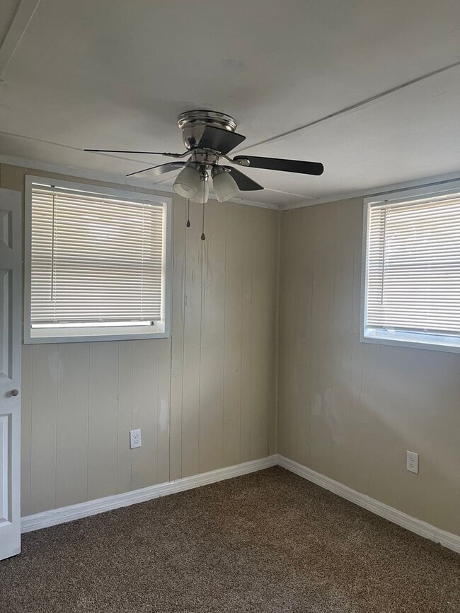 Building Photo - 919 S Washington Ave