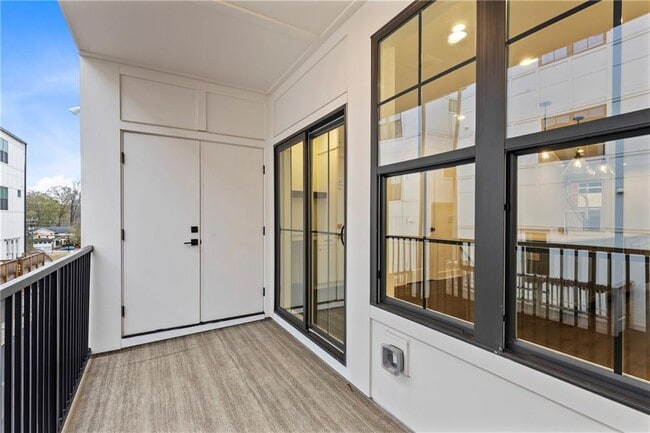 Building Photo - 201 New St