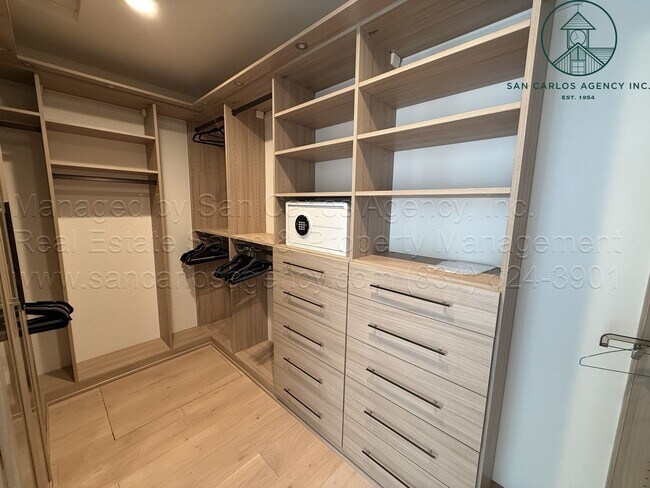 Building Photo - Newly Remodeled Spacious Three Bedroom Quail Lodge Home