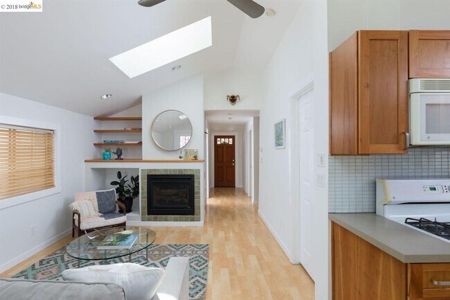 Building Photo - 3669 Madrone Ave