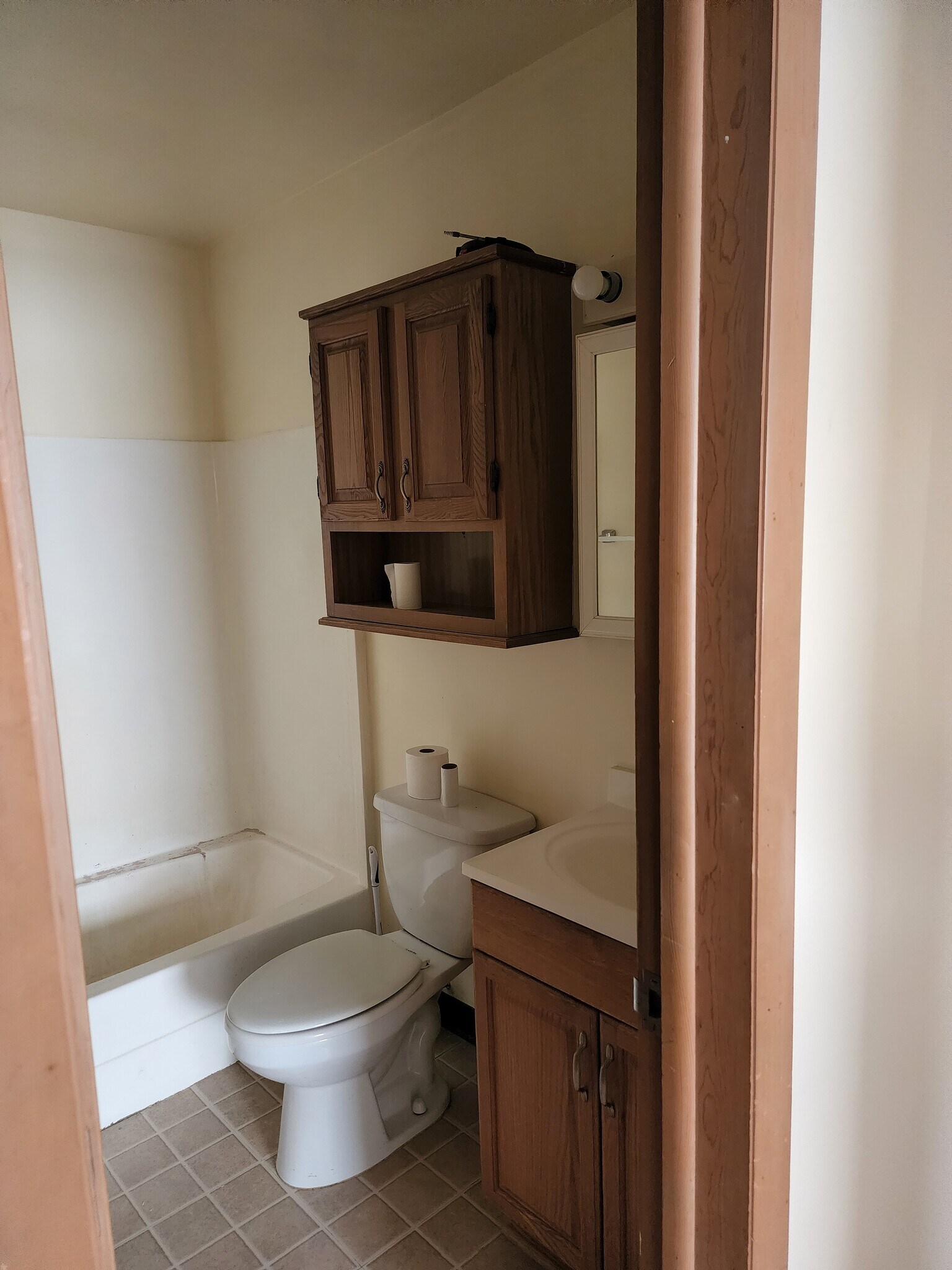bathroom - 220 W Frank St