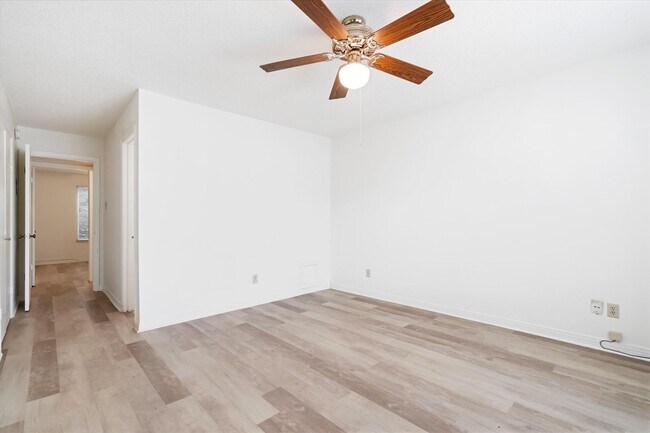 Building Photo - SPANISH VILLA CONDOMINIUM
