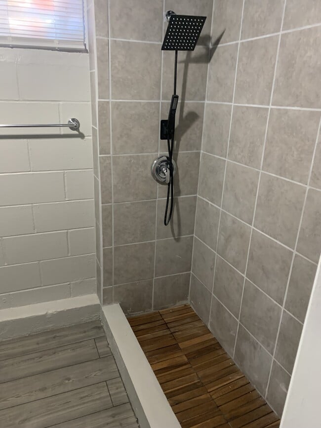 Building Photo - 5623 Sprague St