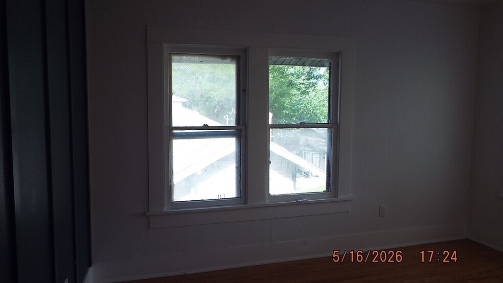 Building Photo - 940 W Mulberry Ave