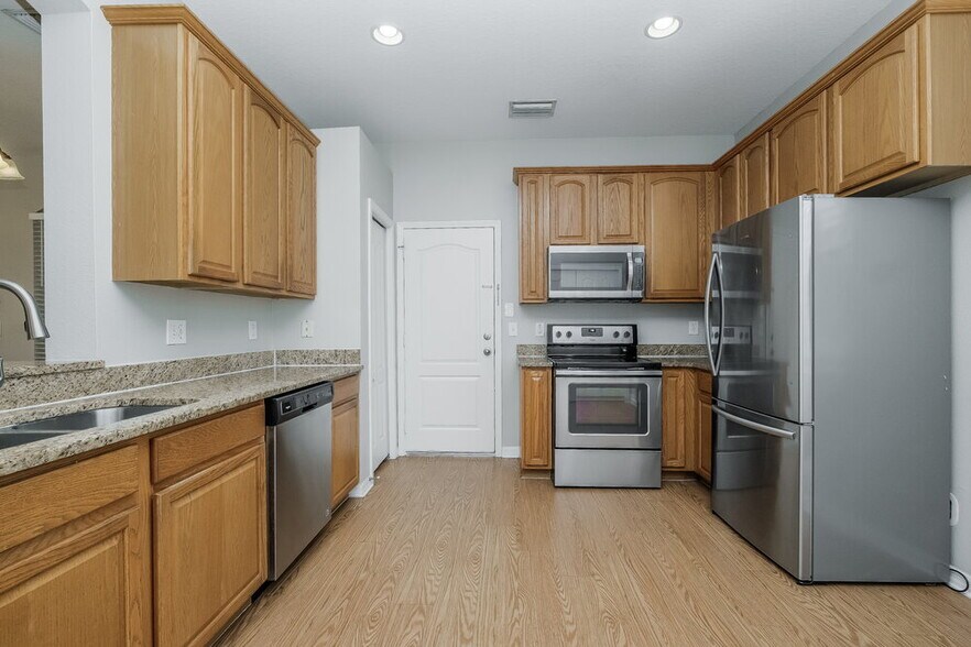Building Photo - 8564 Deer Chase Dr