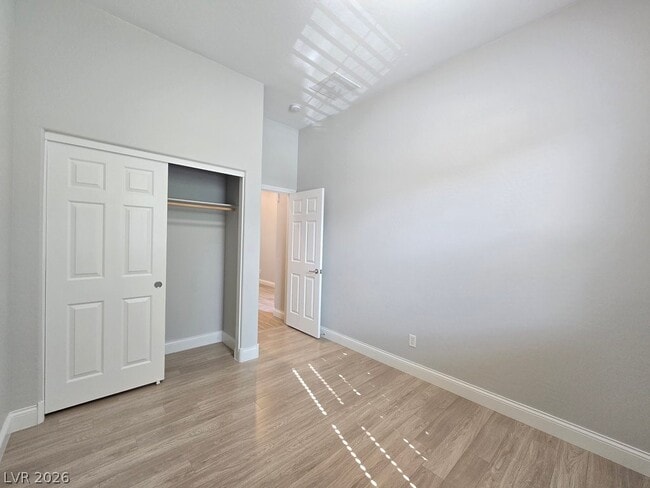 Building Photo - 8090 Ancient Oaks Ave