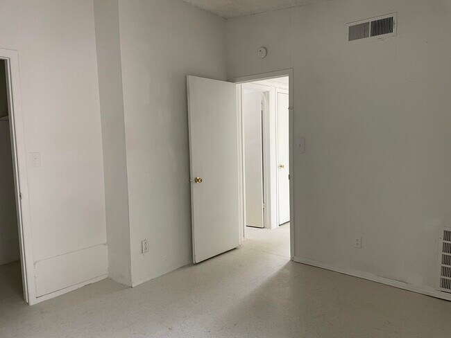 Building Photo - 8154 St Andrew Ln