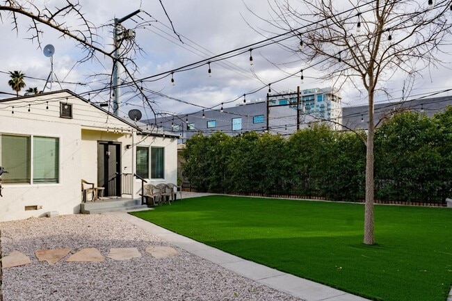 Building Photo - Beautiful 1-Bedroom Available