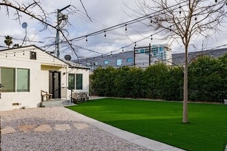 Building Photo - Spacious 2-bedroom 1-bathroom