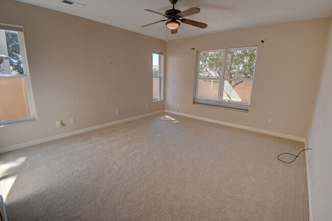 Building Photo - Beautiful NE Heights 3-4 Bedoom with Amazi...