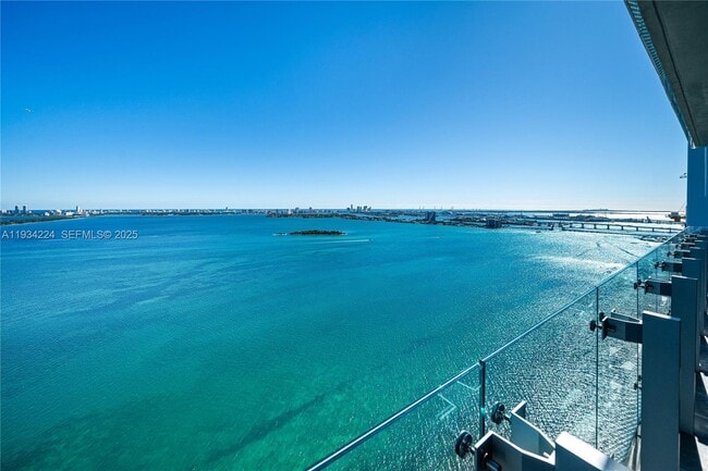 Building Photo - 700 NE 26th Terrace