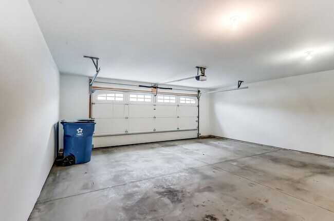 Building Photo - 7128 Triumph Ln