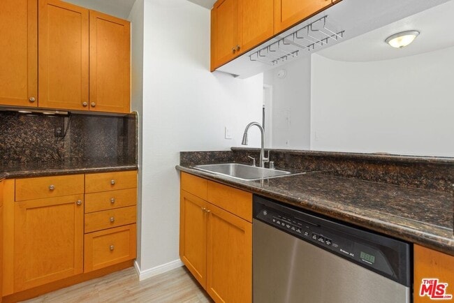 Building Photo - 1440 Veteran Ave