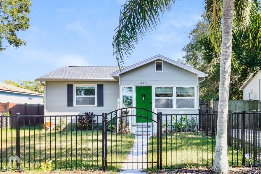 Primary Photo - 3301 Yale St N