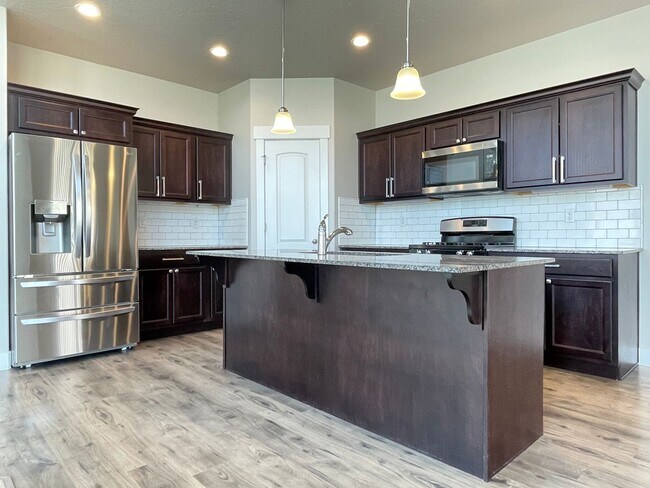 Building Photo - Stunning Two-Story at Quailhill!