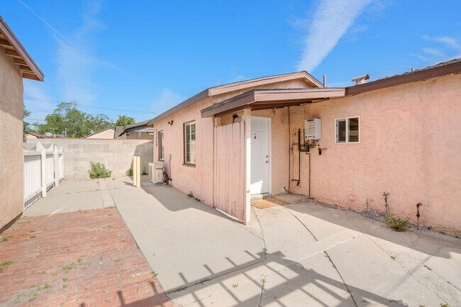 Building Photo - Acala Ave