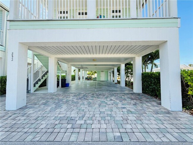 Building Photo - 252 NE Ebbtide Way