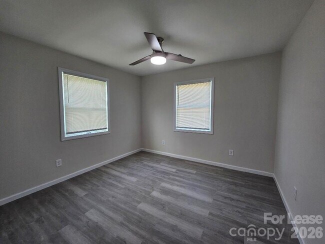 Building Photo - 2507 Moreland St