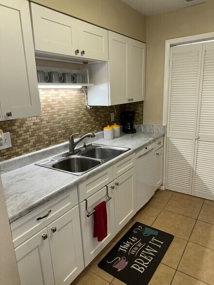 Kitchen 1 - 13289 Arbor Pointe Cir