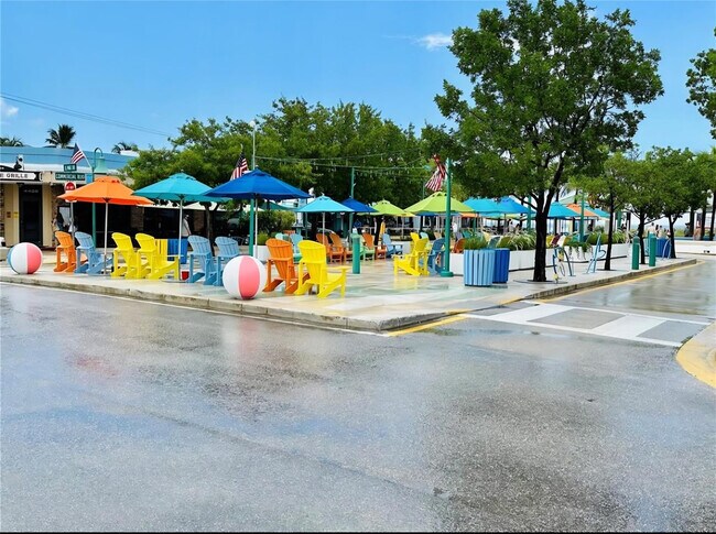 Building Photo - 1920 NE 51st Ct