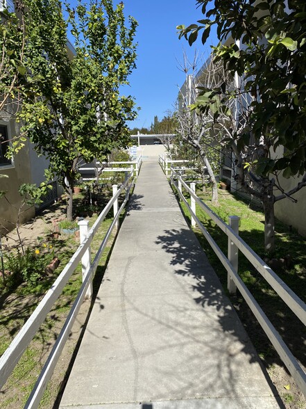 Building Photo - 12349 Oxnard St
