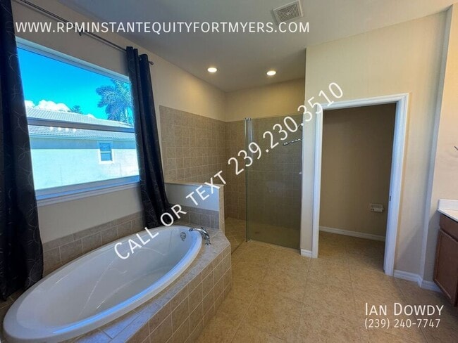 Building Photo - 8120 Banyan Breeze Way