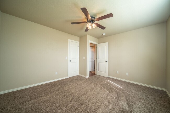 Building Photo - ***704 SW Cabriolet St***