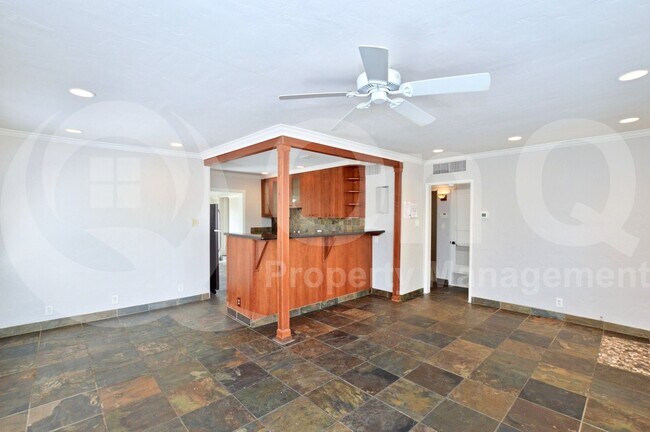 Building Photo - 317 E Catalina Dr